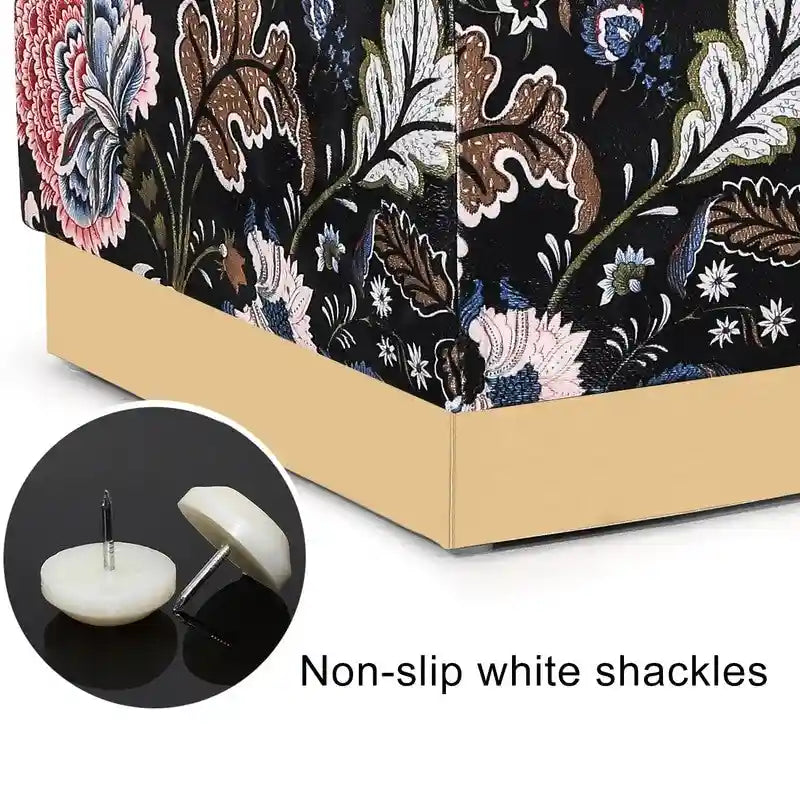 Quadratischer Samt-Hocker mit Polsterung und goldbeschichtetem Sockel