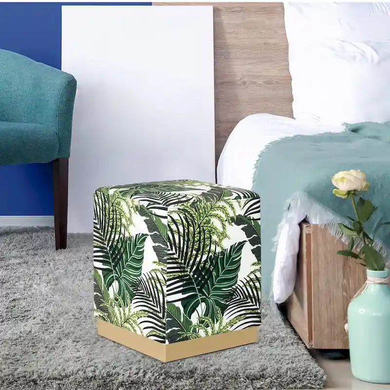 Quadratischer Samt-Hocker mit Polsterung und goldbeschichtetem Sockel