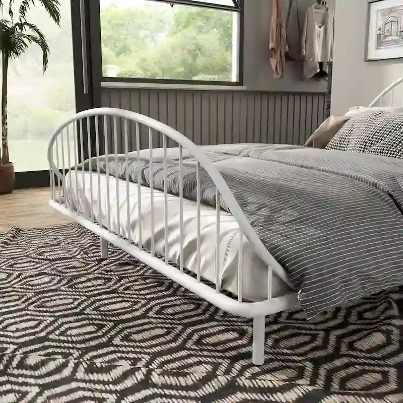Estructura de cama curva de metal con recubrimiento en polvo