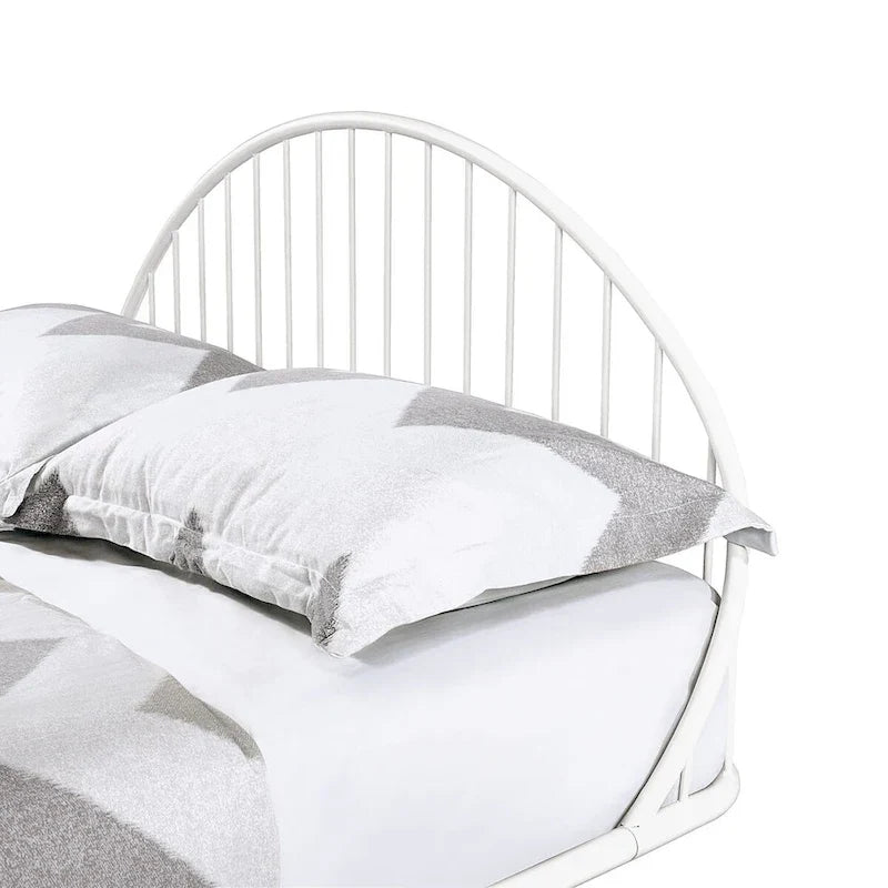 Estructura de cama curva de metal con recubrimiento en polvo